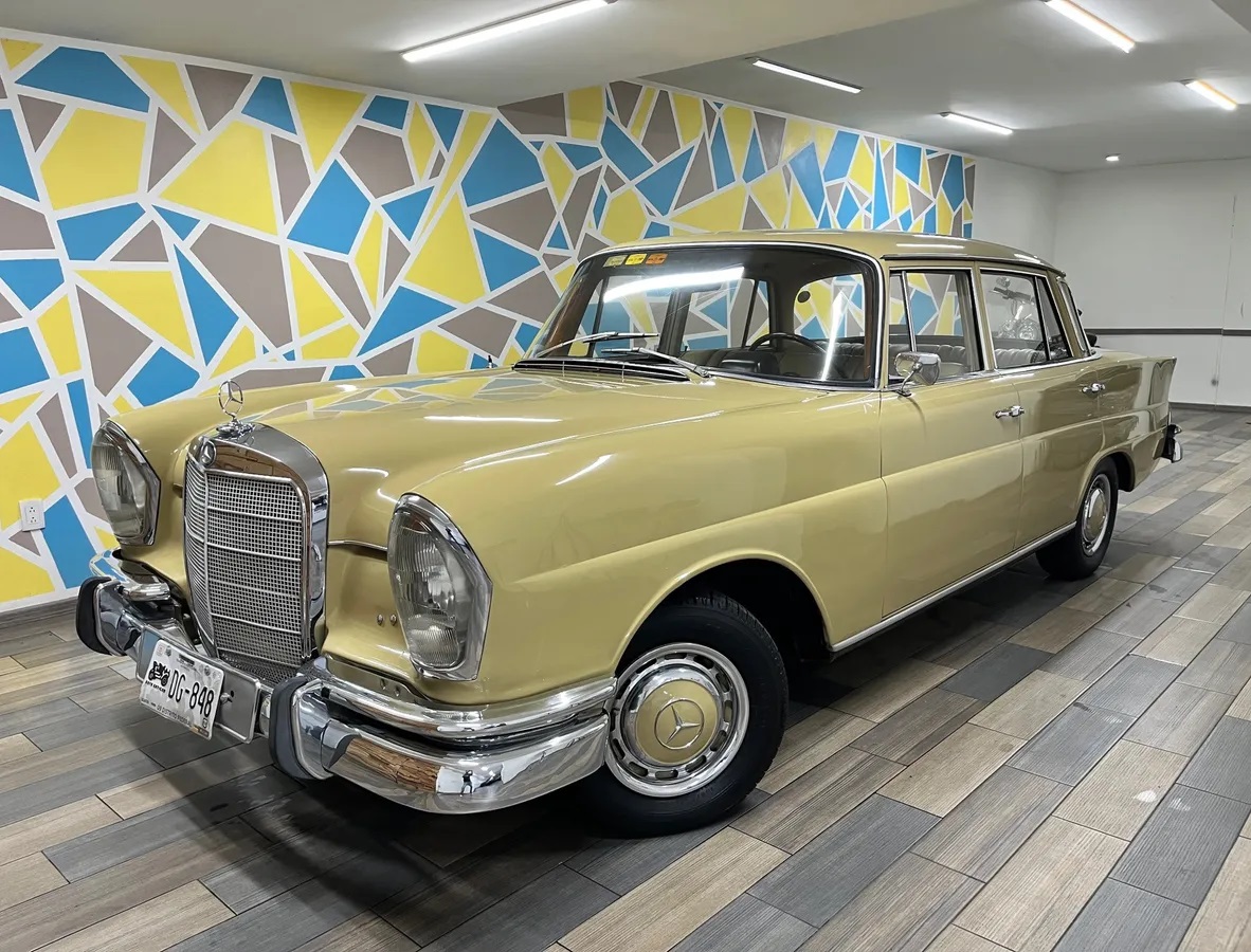 Image of Mercedes W111